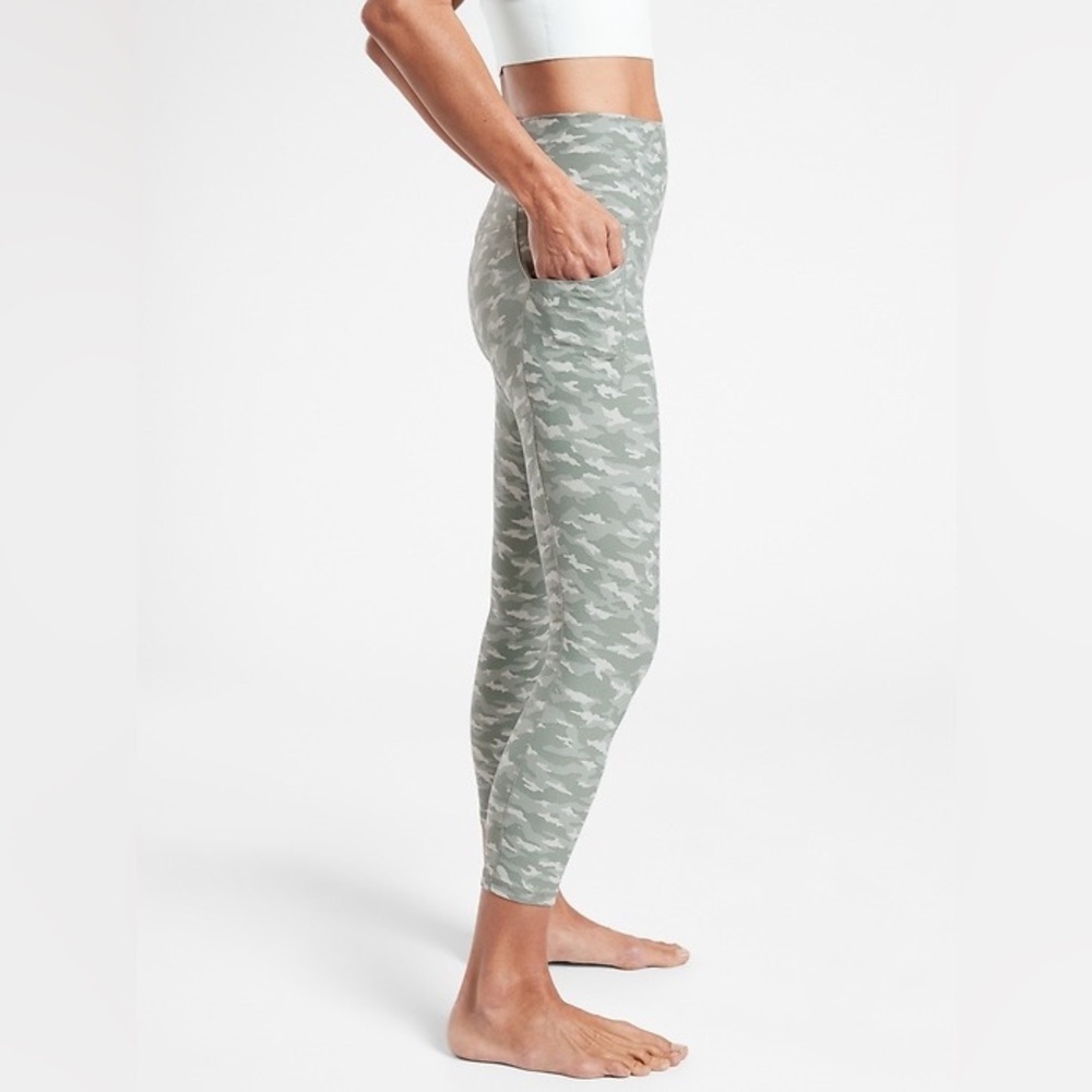 Athleta Salutation Stash Pocket II 7/8 Tight, Mini Camo Lux